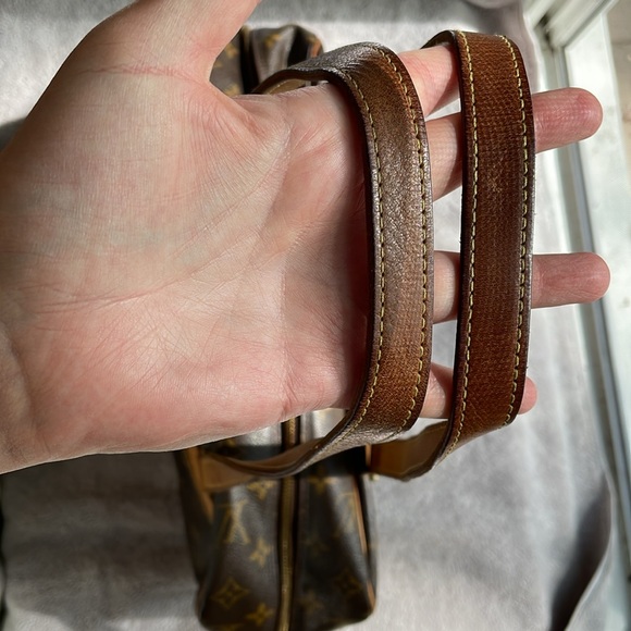 Authentic Louis Vuitton Shoulder Bag - Vintage July 2002, USA made - Picture 3 of 16